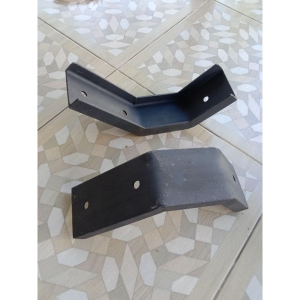 Tangkai Lampu sorot dibak dump truk  dapat sepasang kiri kanan