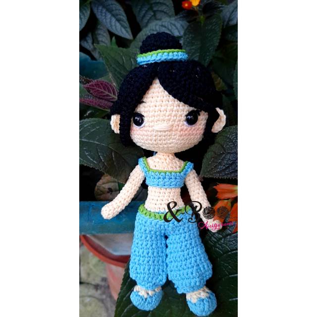 Amigurumi doll princess Jasmine