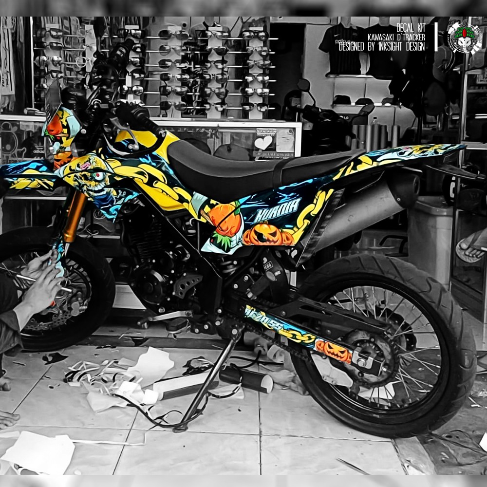 Dekal Sticker Decal Motor Kawasaki Dtracker Motif Minion Zombie