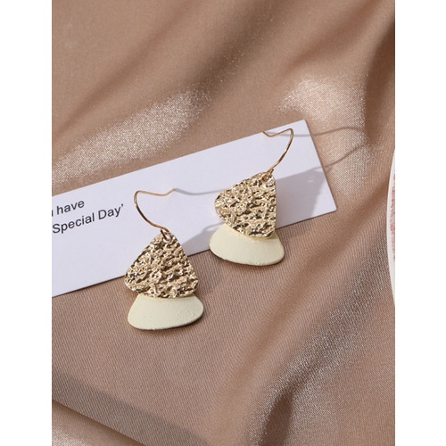 LRC Anting Gantung Fashion Khaki Asymmetric Contrast Scalloped Metal Earrings V54299