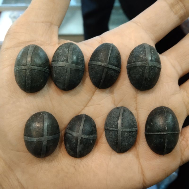 Batu akik tapak jalak hitam