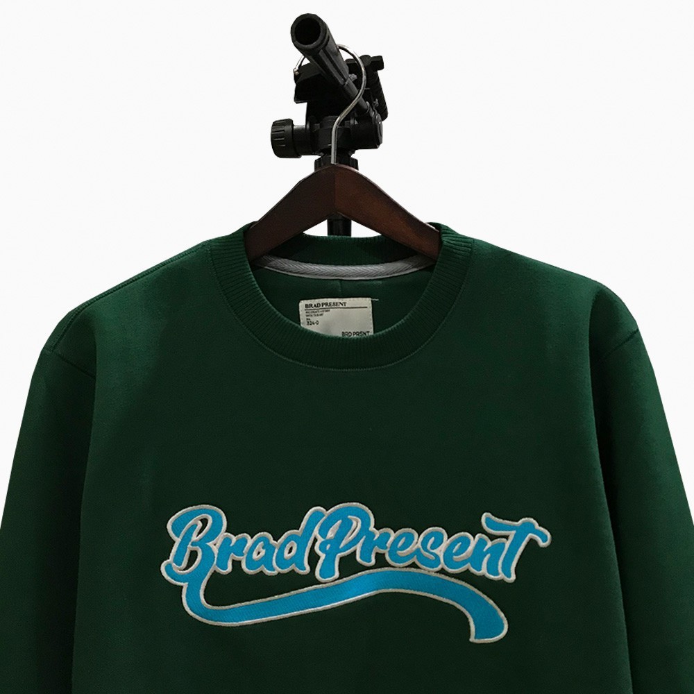 BRAD PRESENT ORIGINAL Sweater Crewneck cowok sweatshirt warna Green with logo series art seri Gs402