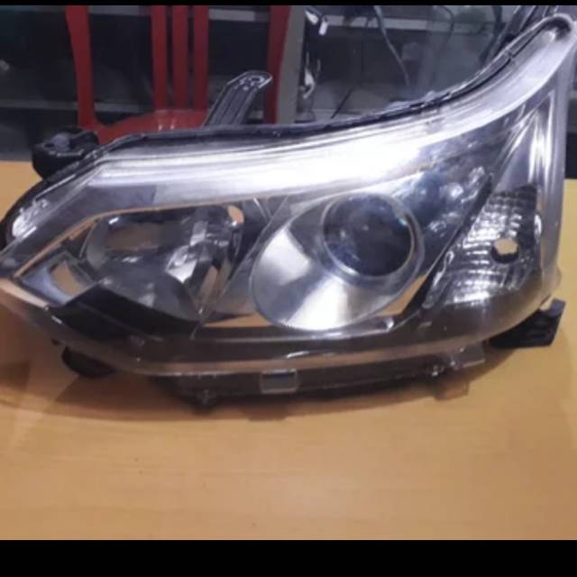 Headlamp toyota Avanza velos 2016