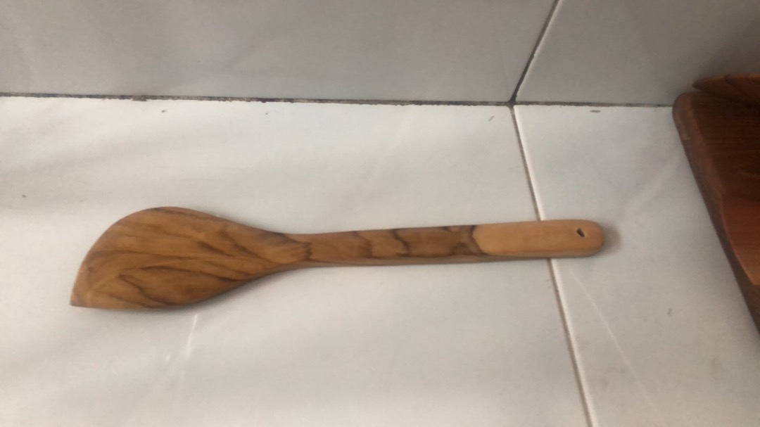 Kibera | Spatula Kayu
