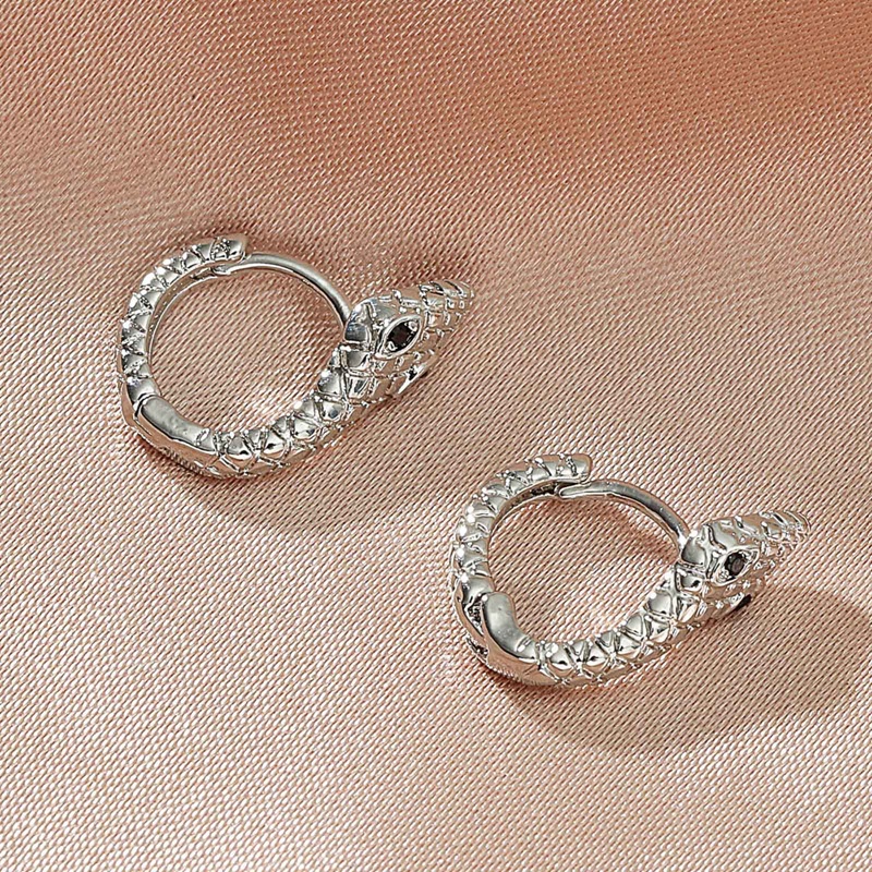 Anting Hoop Desain Ular Kecil Warna Silver Bahan Zirkon Hitam Gaya Punk Untuk Wanita