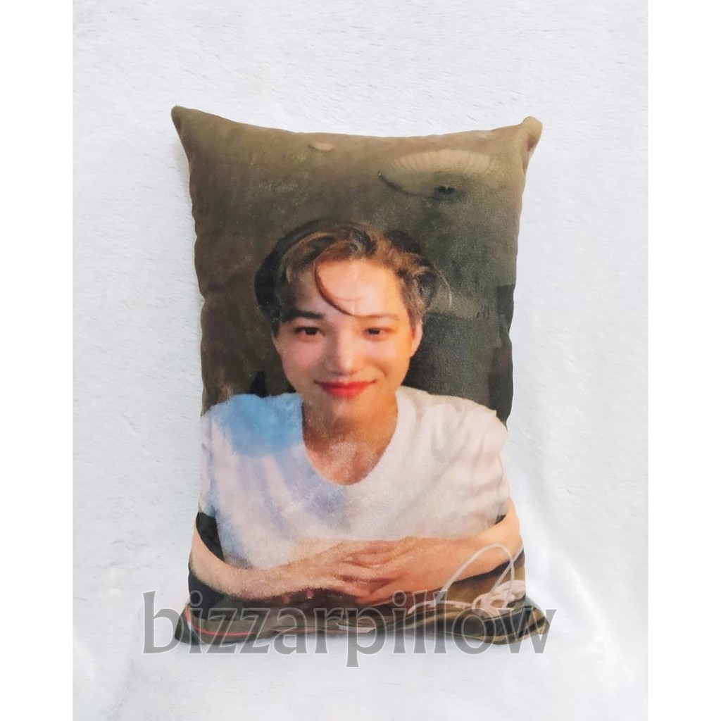 Bizzarpillow Bantal Foto Custom Fullprint 40x60 cm KPOP BTS BZ028