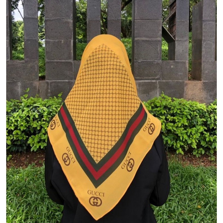 SEGIEMPAT BELLA MOTIF GUCCI BRANDED BY SAFARAH HIJAB TERMURAH TERLARIS TERBARU KEKINIAN