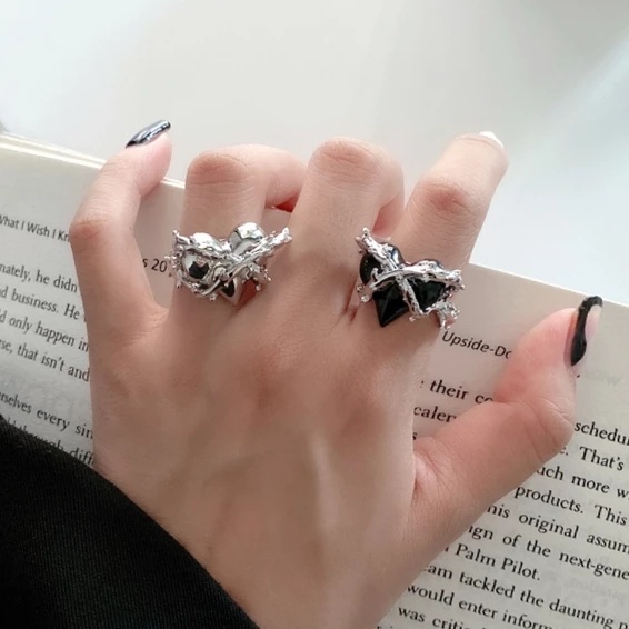 Cincin Model Terbuka Bentuk Hati Tidak Teratur Warna Hitam Gaya Vintage Gothic Punk Untuk Unisex