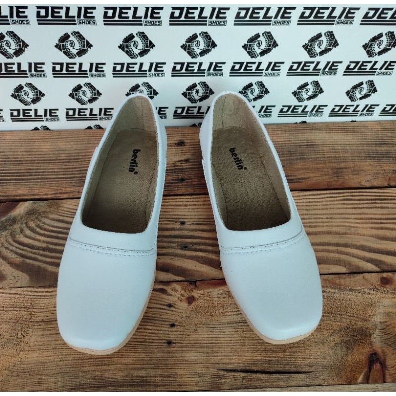 Sepatu wanita akper putih/Sepatu pantofel wanita perawat plat shoes