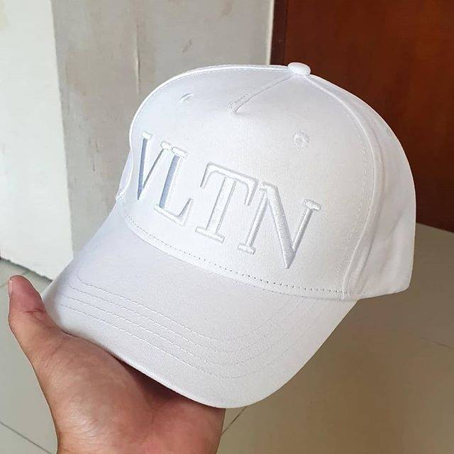 TOPI VLTN WHITE B03 PREMIUM IMPORT TOPI VLTN B03 TOPI VALENTINO PUTIH