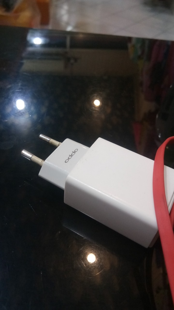 Frame Oppo F7 / Bezel Middle / Tatakan Lcd