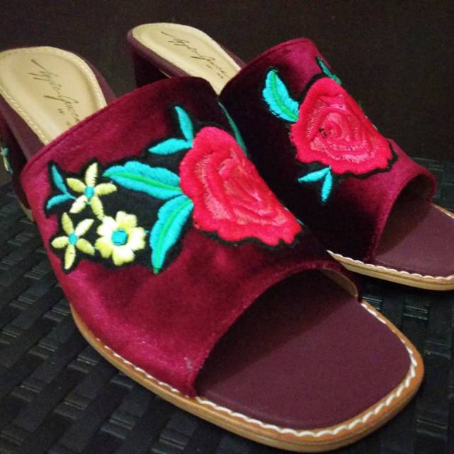 Sandal Cantik - Apple Green - Red Embroidered Sandal