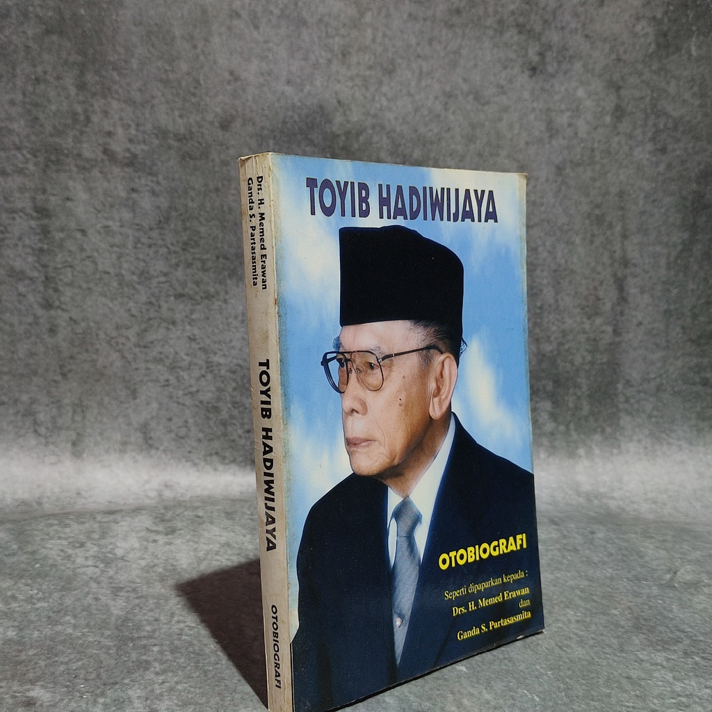 Buku Otobiografi Toyib Hadiwijaya Memed Ganda