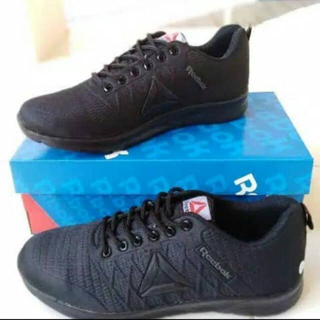 SEPATU REEBOK HITAM POLOS