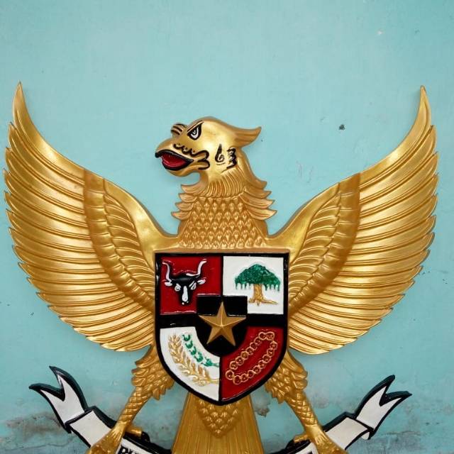 Lambang burung garuda bahan fiber