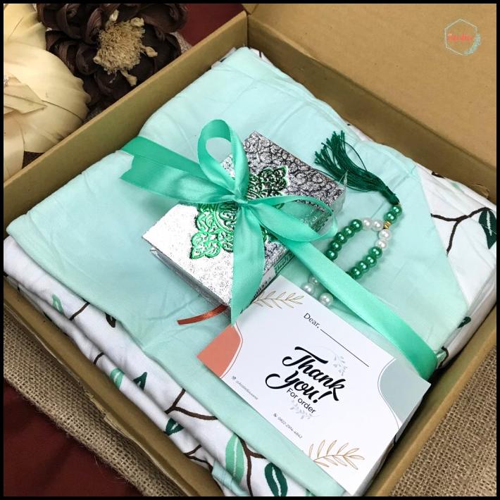 

Hampers Gift Box Mukena Katun Rayon Seserahan Kado Ultah Anniversary