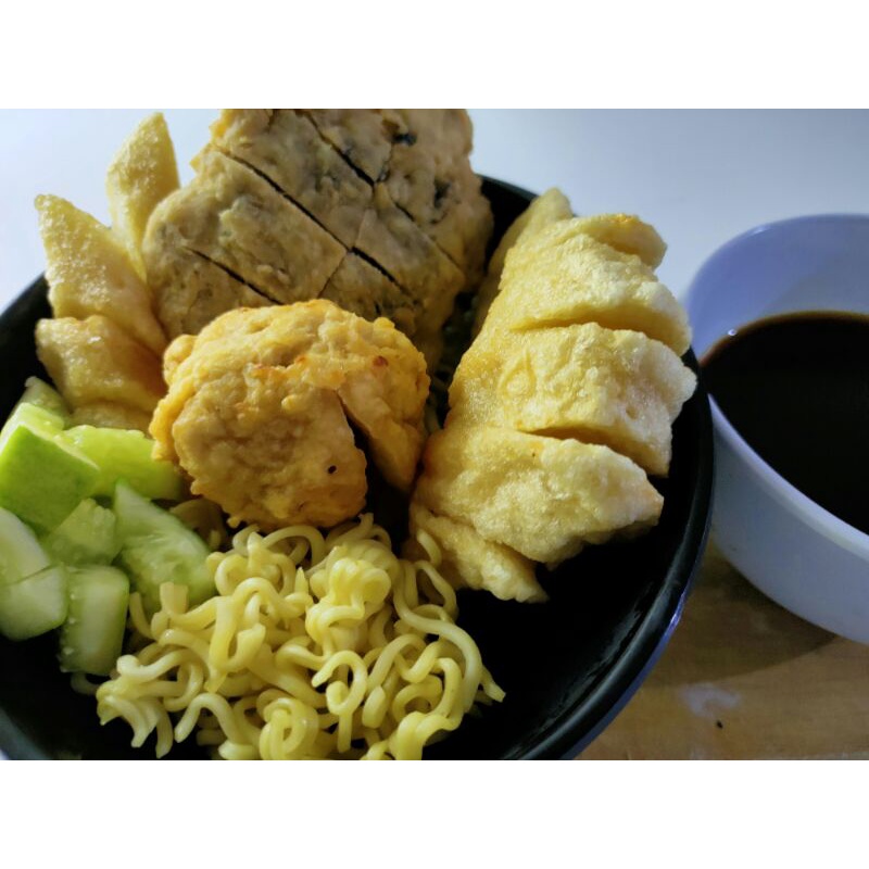 

Pempek ikan tenggiri paket lengkap