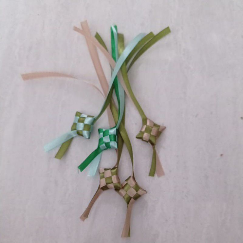 

KETUPAT MINI PITA SATIN POLOS IDUL FITRI LEBARAN PARSEL PARCEL