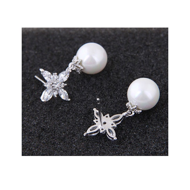 LRC Anting Tusuk Fashion Silver Zircon Pearl Earrings A59485