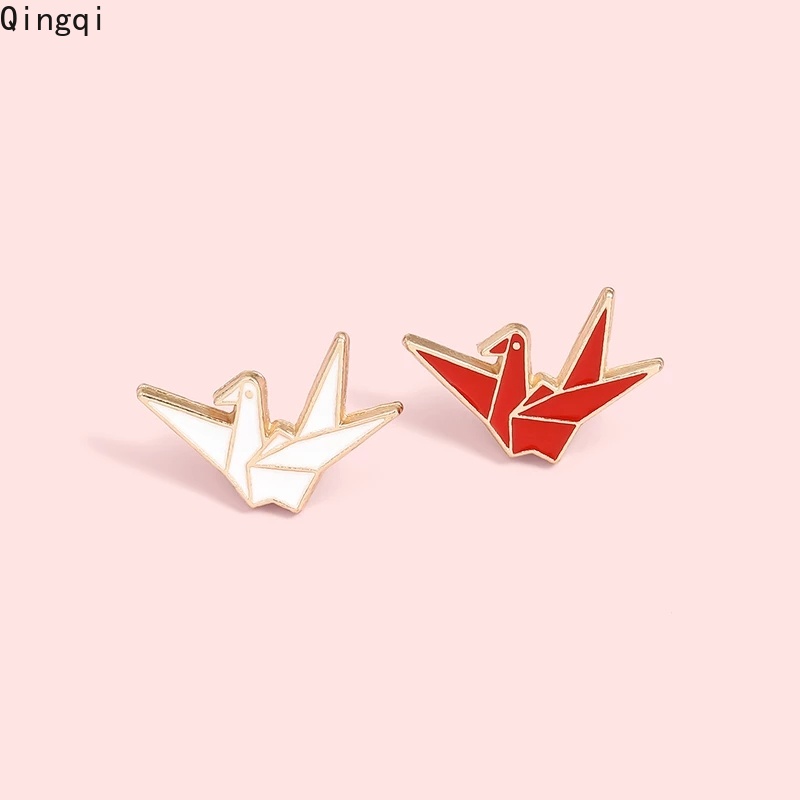 Bros Pin Enamel Bentuk Origami Burung Kertas Warna Putih Merah Untuk Hadiah Teman