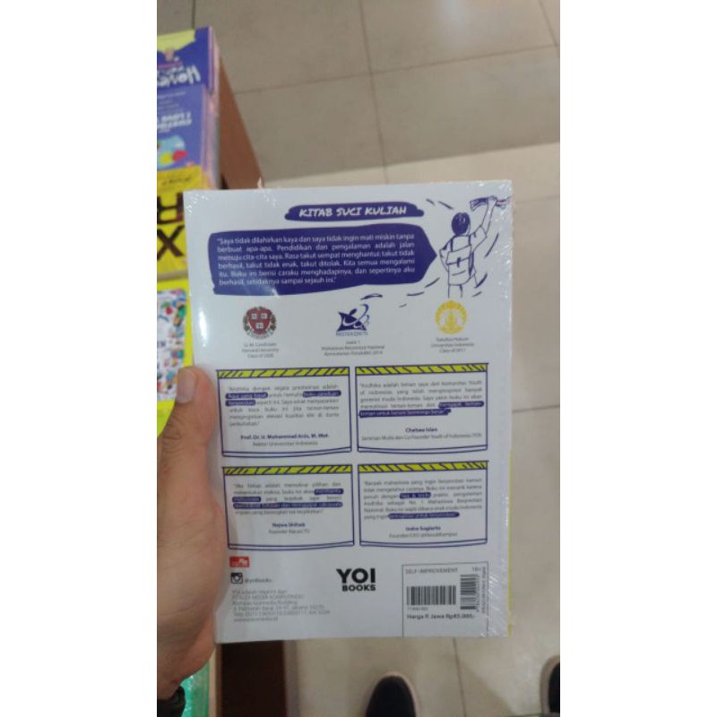 Buku Kitab Suci Kuliah