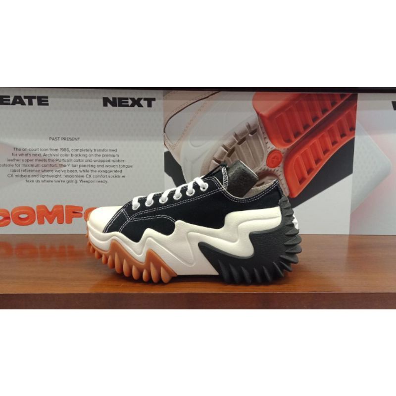 Converse Run Star Low Motion Canvas Platform Black White Gum Honey