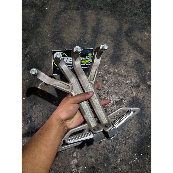 Footstep belakang Yamaha R15 V3 VVA Original