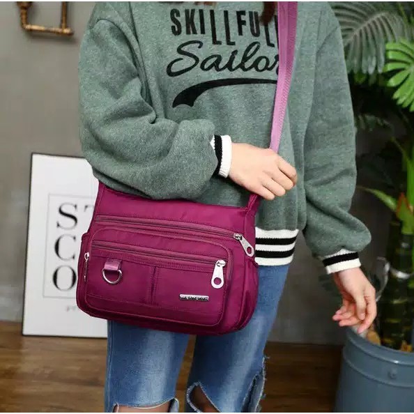Tas Selempang Wanita - Banyak Kantong