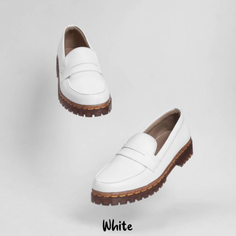 Sepatu slipon Loafers wanita &quot;LAVI SHOES&quot; WHITE