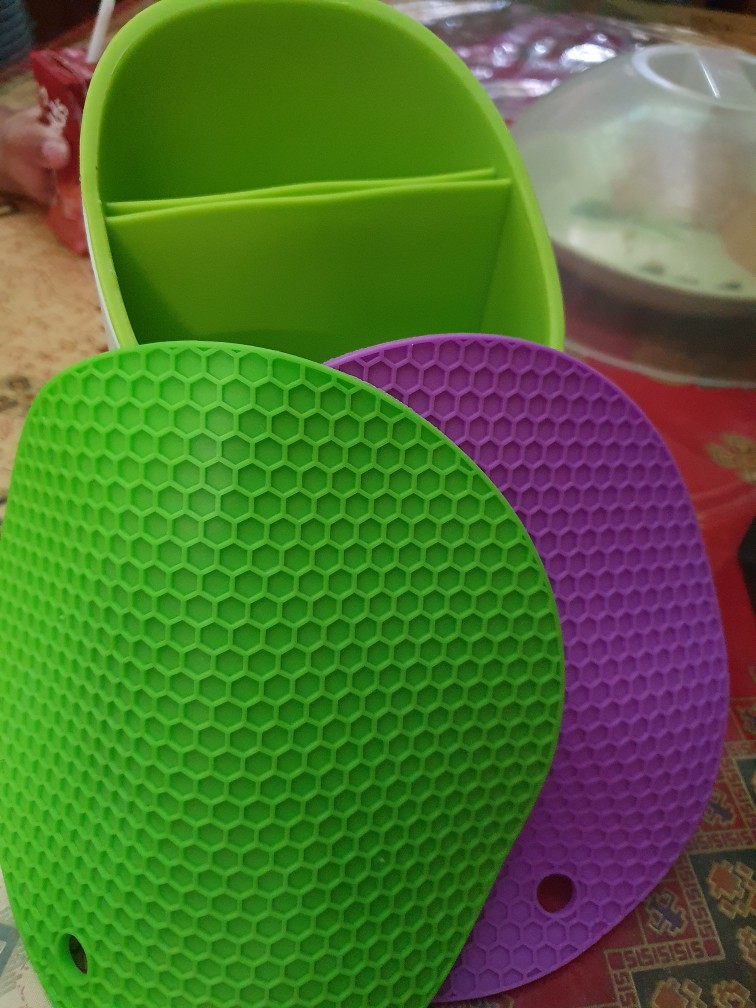 Tatakan Alas Silikon Bulat Anti Slip Tahan Panas Dapur Gelas Piring On