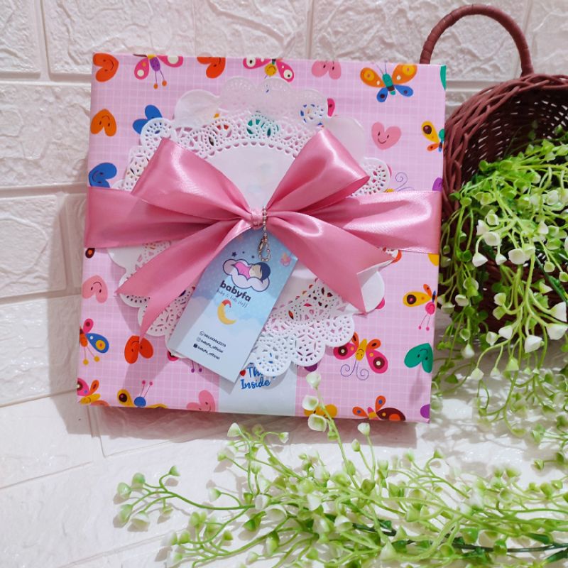 

[BABYFA] Packing Kertas Kado untuk Hampers