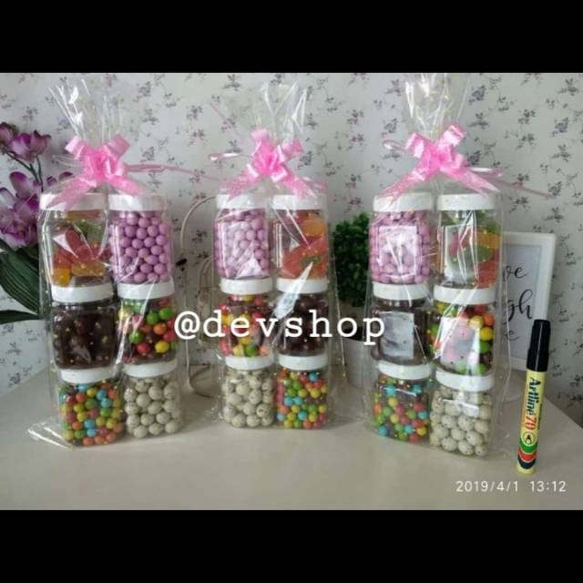 

Paket coklat toples mini isi 6 toples / parcel lebaran