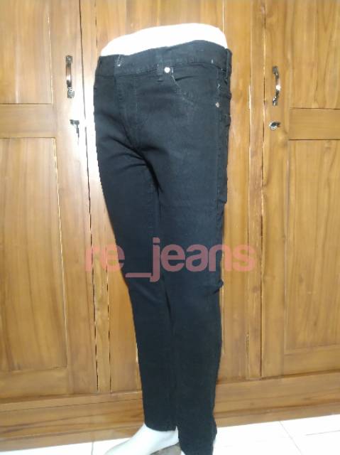 CELANA SOFTJEANS PRIA STREET WARNA HITAM