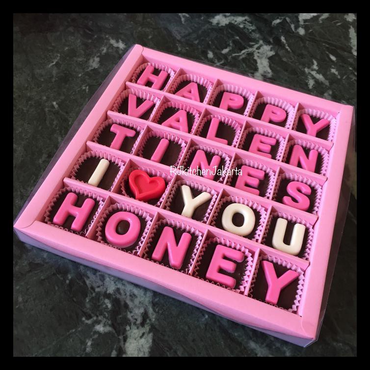 

COKLAT VALENTINE (ISI 25 HURUF) BISA REQUEST HURUF DAN WARNA BERKUALITAS