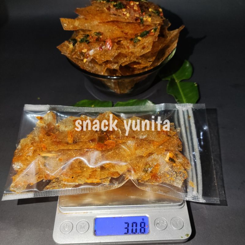 kripik kaca pedas daun jeruk keripik kaca 30 gram kemasan pouch