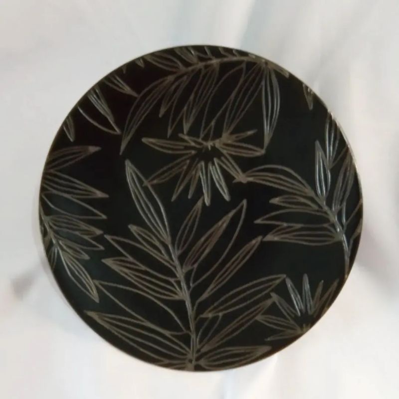 Piring Keramik Hitam Motif Daun Keren