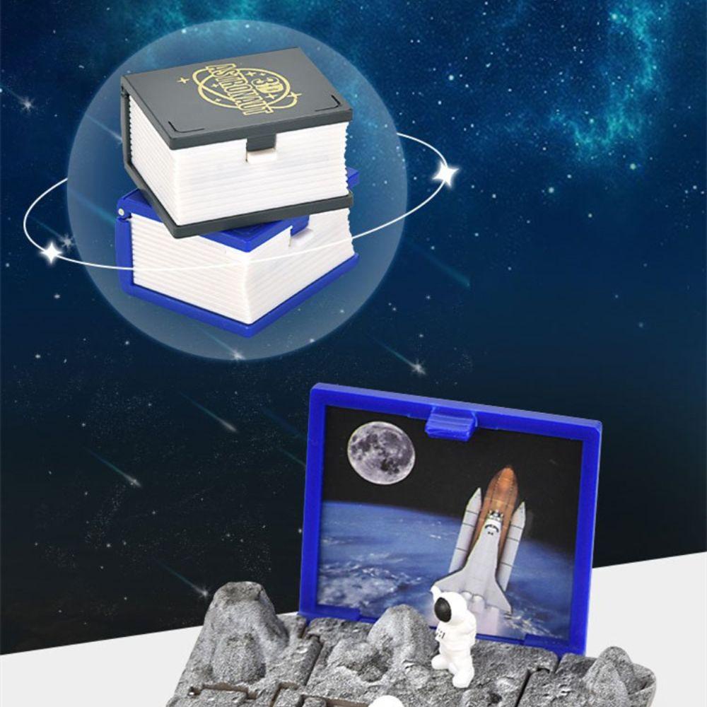 NEEDWAY Gantungan Kunci Buku 3D Lucu Misterius Astronot Luar Angkasa Lipat Hadiah Ulang Tahun