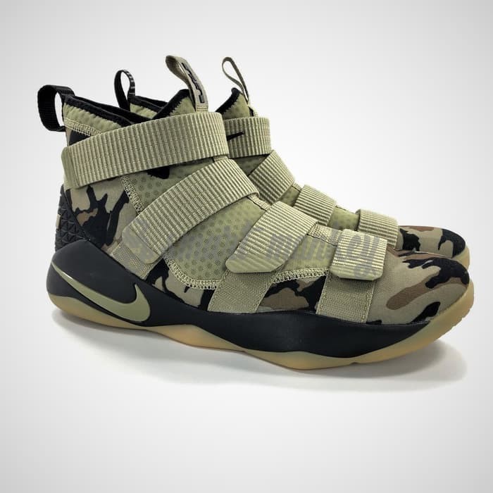 nike camo green shoes