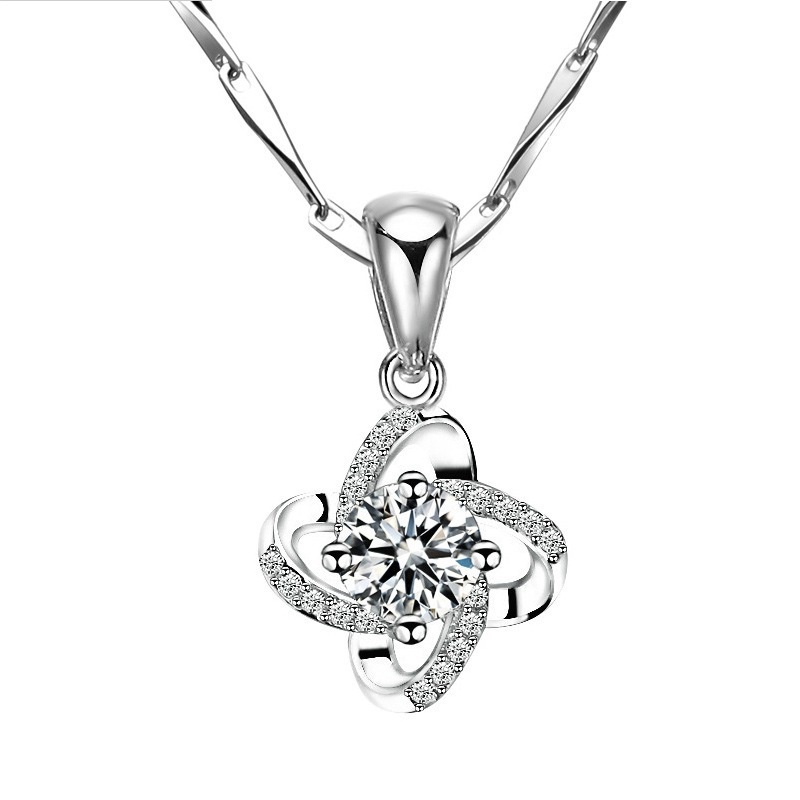 [Ready Stock]Fashion Silver-Plated Four-Leaf Clover Jeweled Pendant Simple Necklace