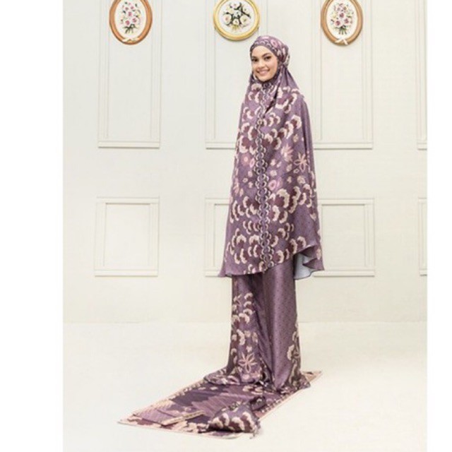 La Galigo Prayer Set Wearing Klamby