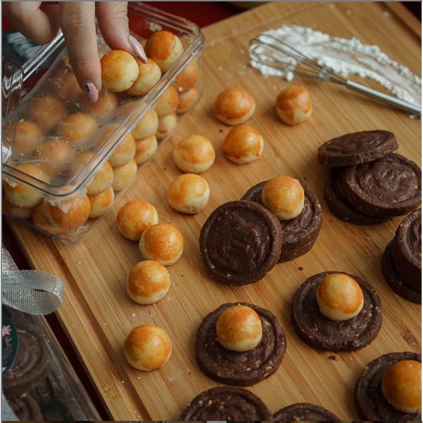 

Chocolate Cashew Cookies - Noelle