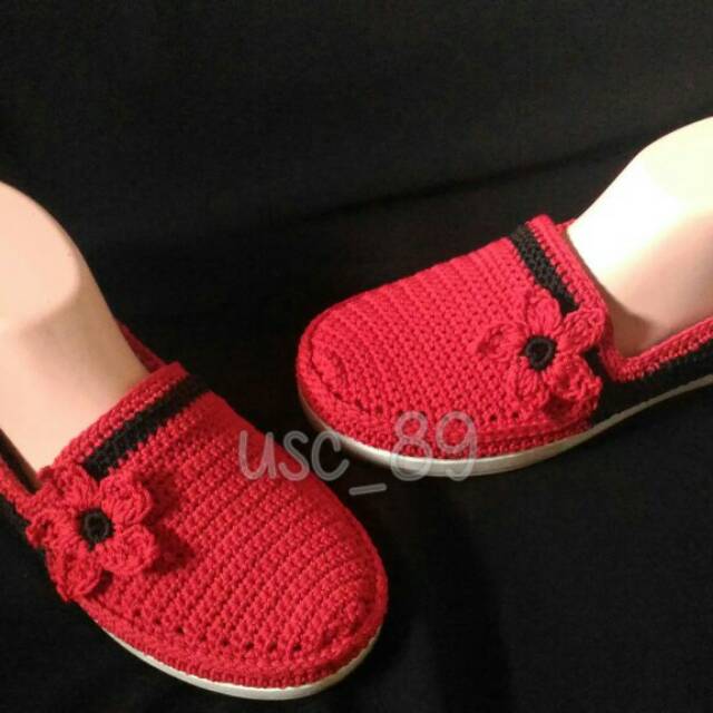 Sepatu rajut wanita slip on