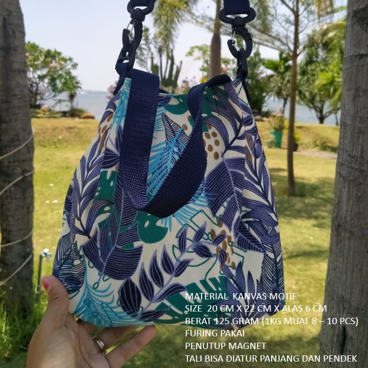 TAS SELEMPANG WANITA KANVAS MOTIF FLORAL BIRU. TAS KANVAS TAS WANITA TAS SOUVENIR JOGJA. RIENS COLLECTIONS