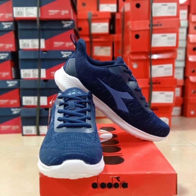 DISKON 70% ORIGINAL STORE SPORT STATION SEPATU RUNNING PRIA DIADORA JEAN NAVY 39