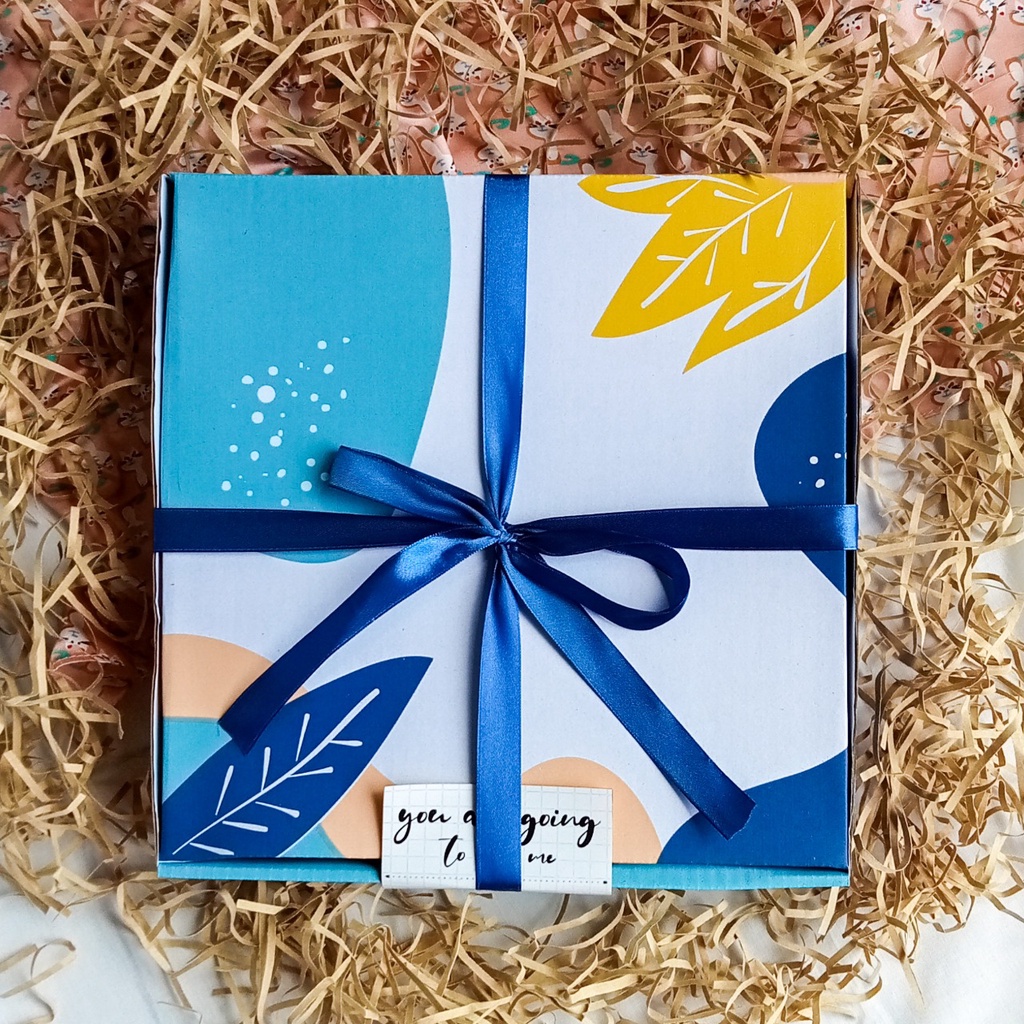 

BOX HAPPY 30X30X7 - BOX BESAR - BOX HAMPERS - BOX KADO - BOX MOTIF - BOX PREMIUM - SELALU UNTUKMU