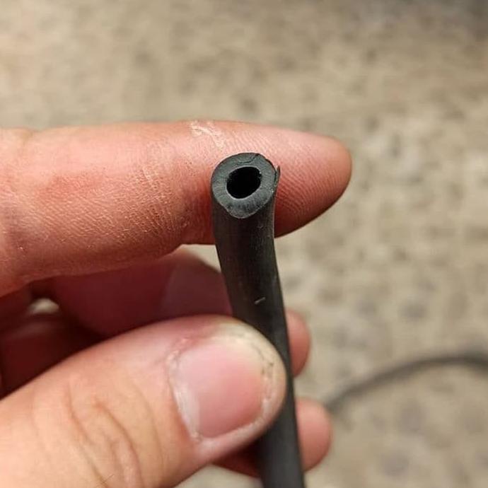 Selang air wiper mobil .