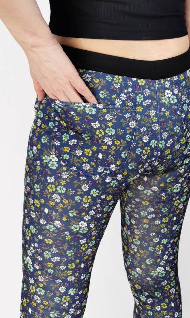 UNQ floral black n blue print scuba strecth legging