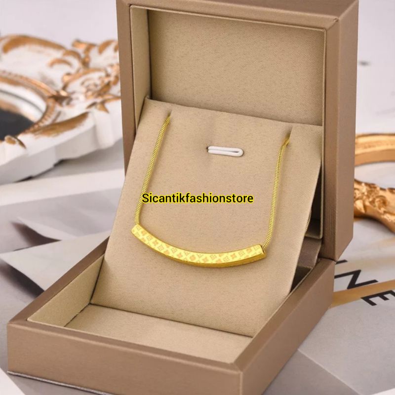 Kalung Titanium Gold Liontin Lvv Fashion Wanita Terlaris Anti Karat Selamanya Kalung Wanita Korea Terbaru Kalung Wanita Gold Kalung Perak Silver 925 Perhiasan Wanita Kalung Wanita Terbaru Kalung Wanita Anti Karat Liontin LV Gold Liontin Gold