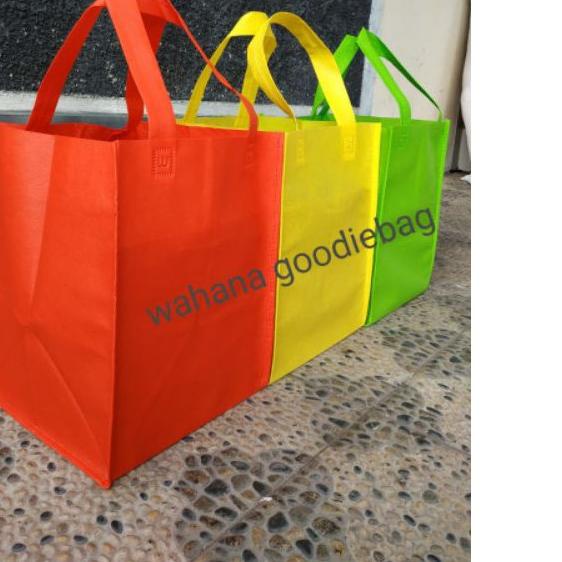 

Tas Goodie Bag Dus Nasi 20x20 Kotak Jahit Premium isi12pcs