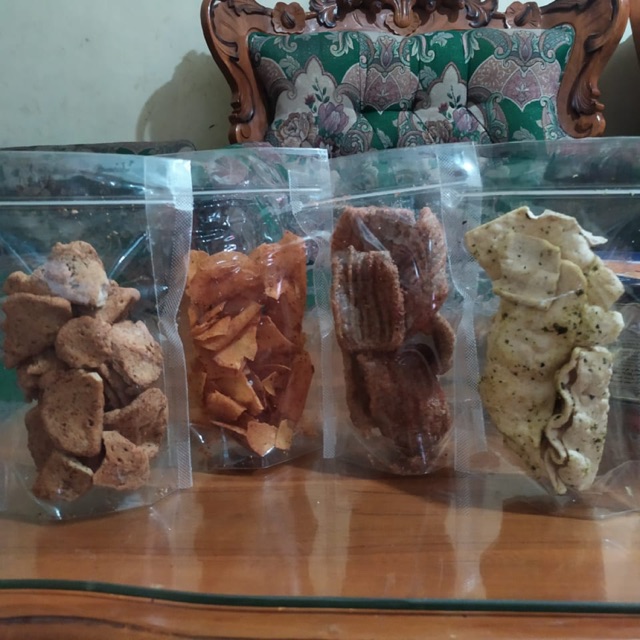 

CEMILAN KERUPUK KRUPUK KRIPIK SLONDOK
